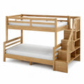 Letto a castello in legno di quercia con scala e materassi bianchi