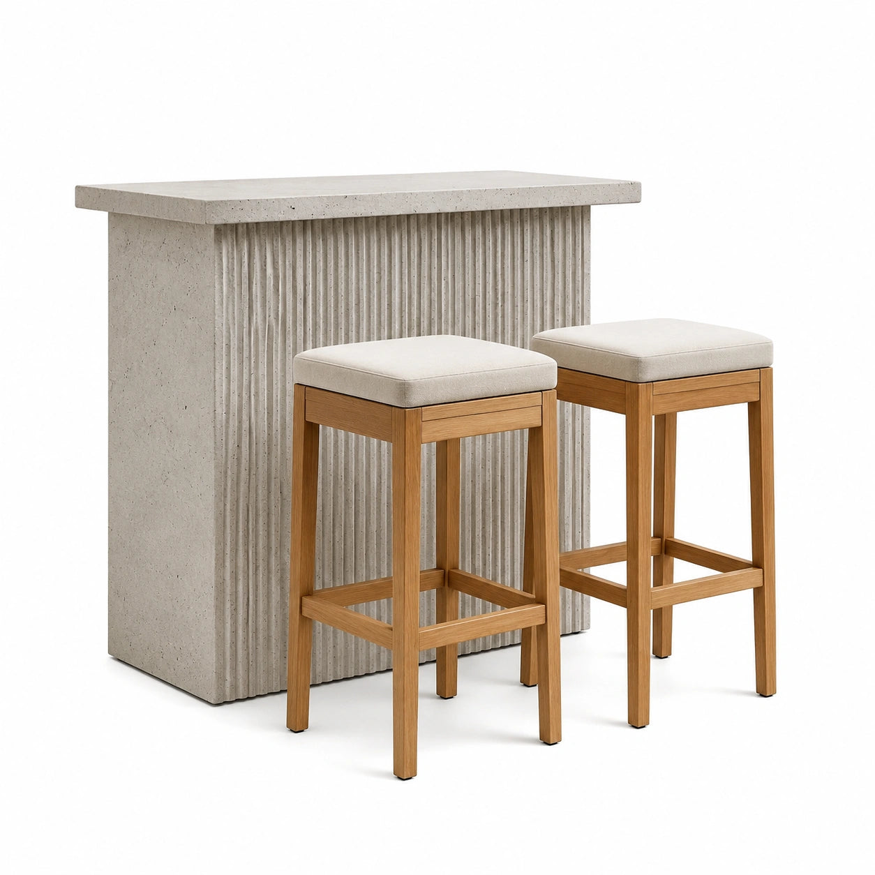 Set da bar con tavolo in cemento e sgabelli in legno chiaro con seduta imbottita